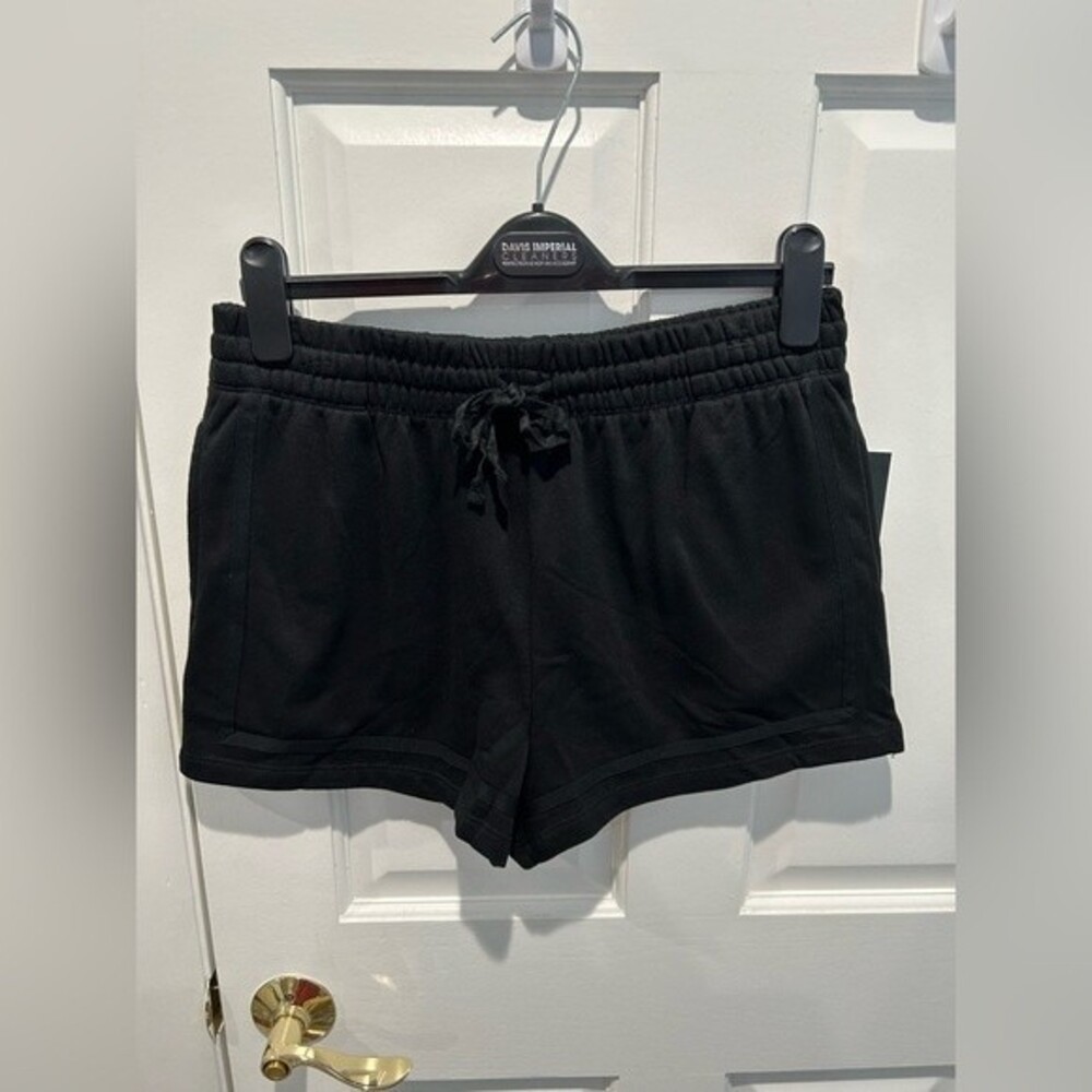 Ease of motion Women shorts Size M Black  New